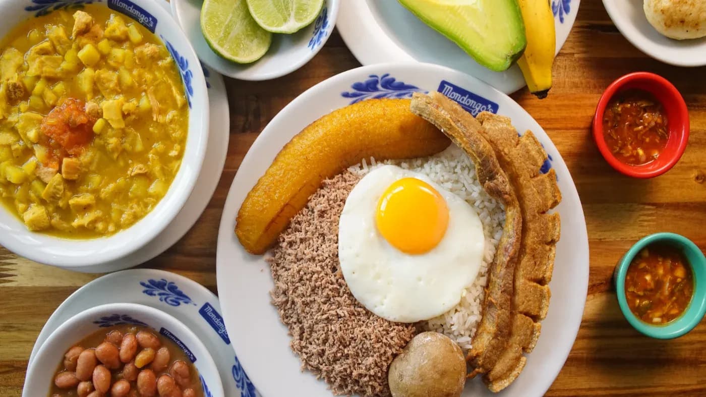 Mondongo soup and típico antioqueño at Mondongo's
